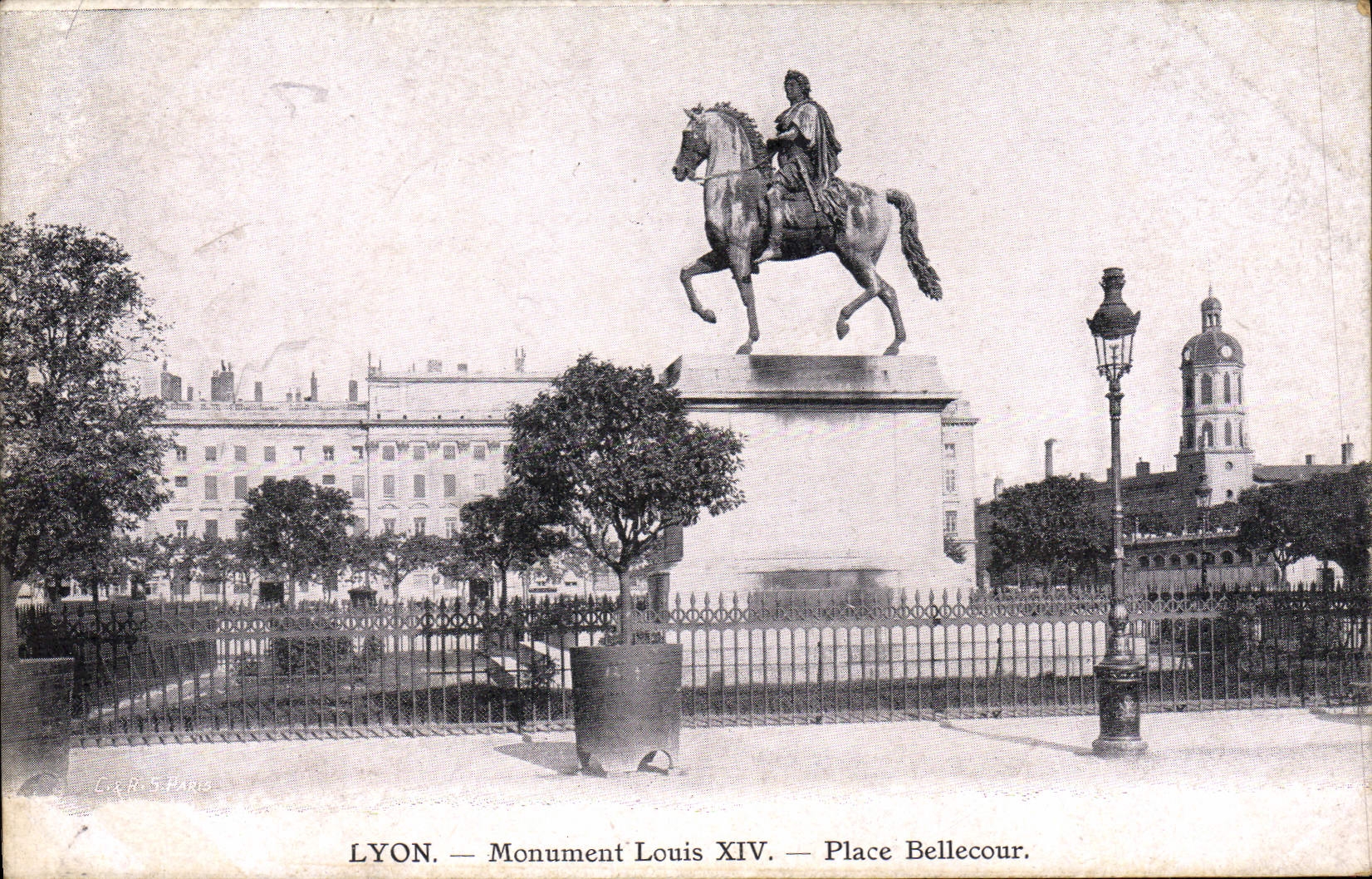 VINTAGE POSTCARD Lyon Monument Louis XIV Places Bellecour