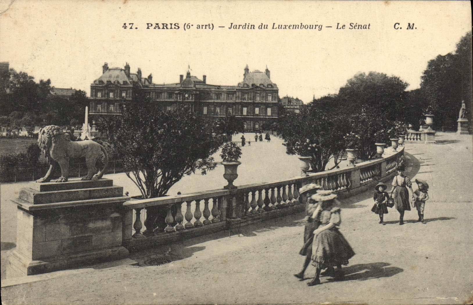 VINTAGE POSTCARD Paris Garden of Luxembourg the Senate Lion