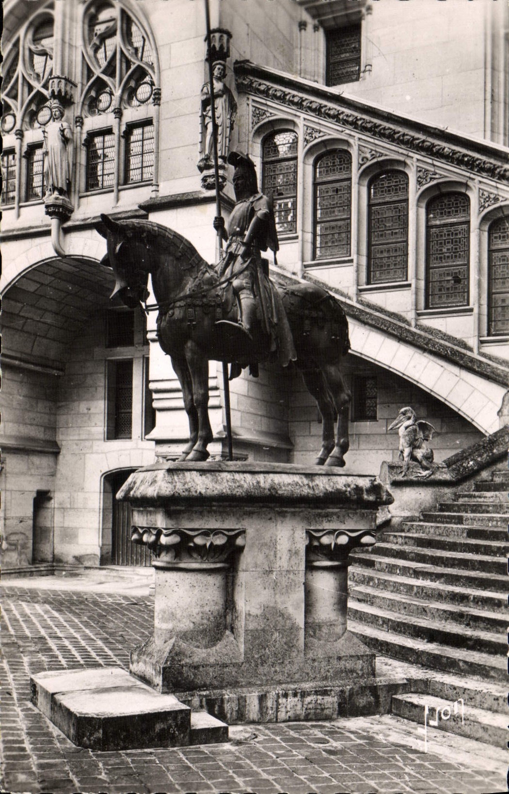 MODERN CARD Pierrefonds the Castle the Statue of the Duke of Orleans