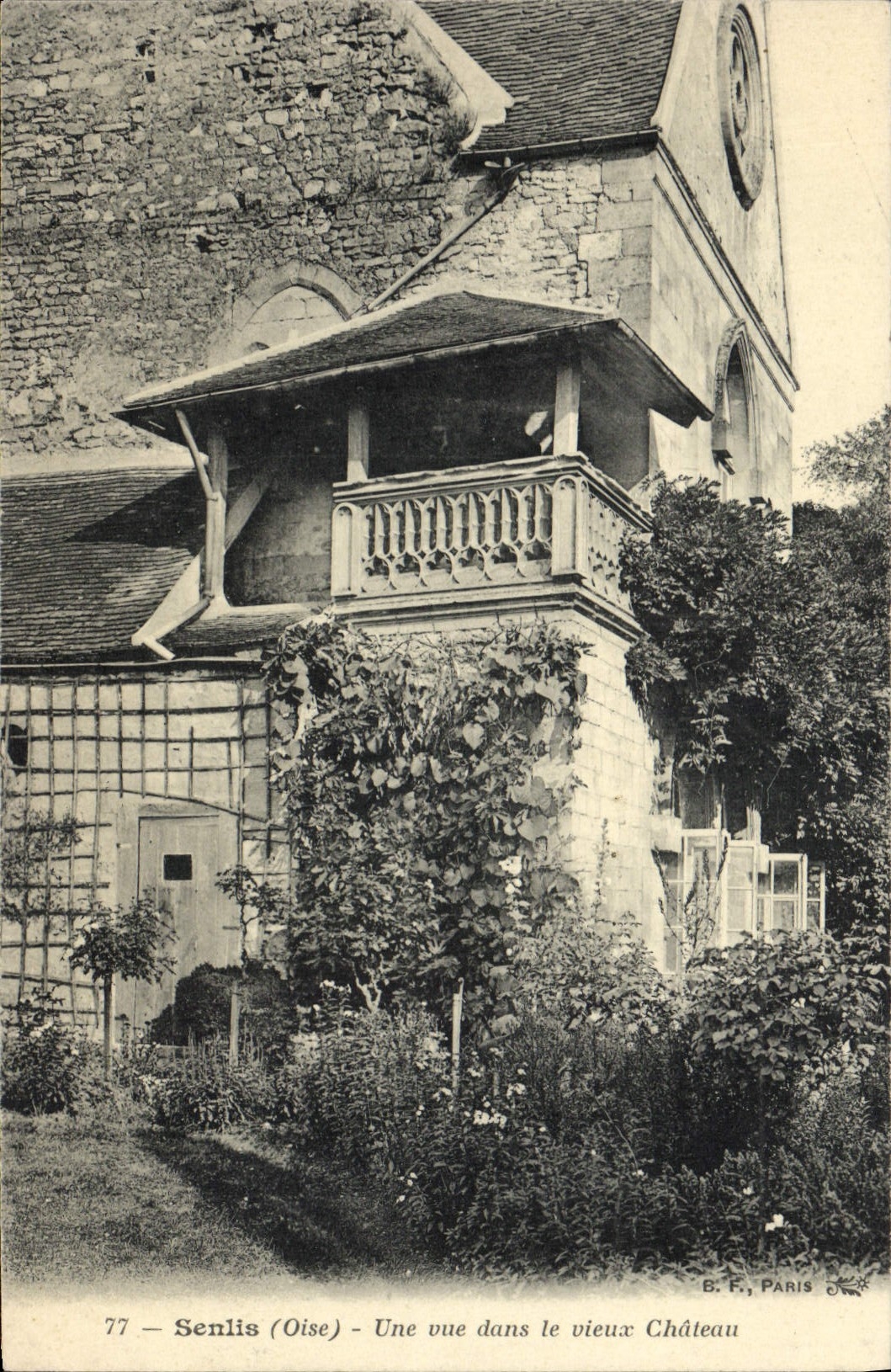 CPA Senlis Une Vue dans le Vieux Chateau