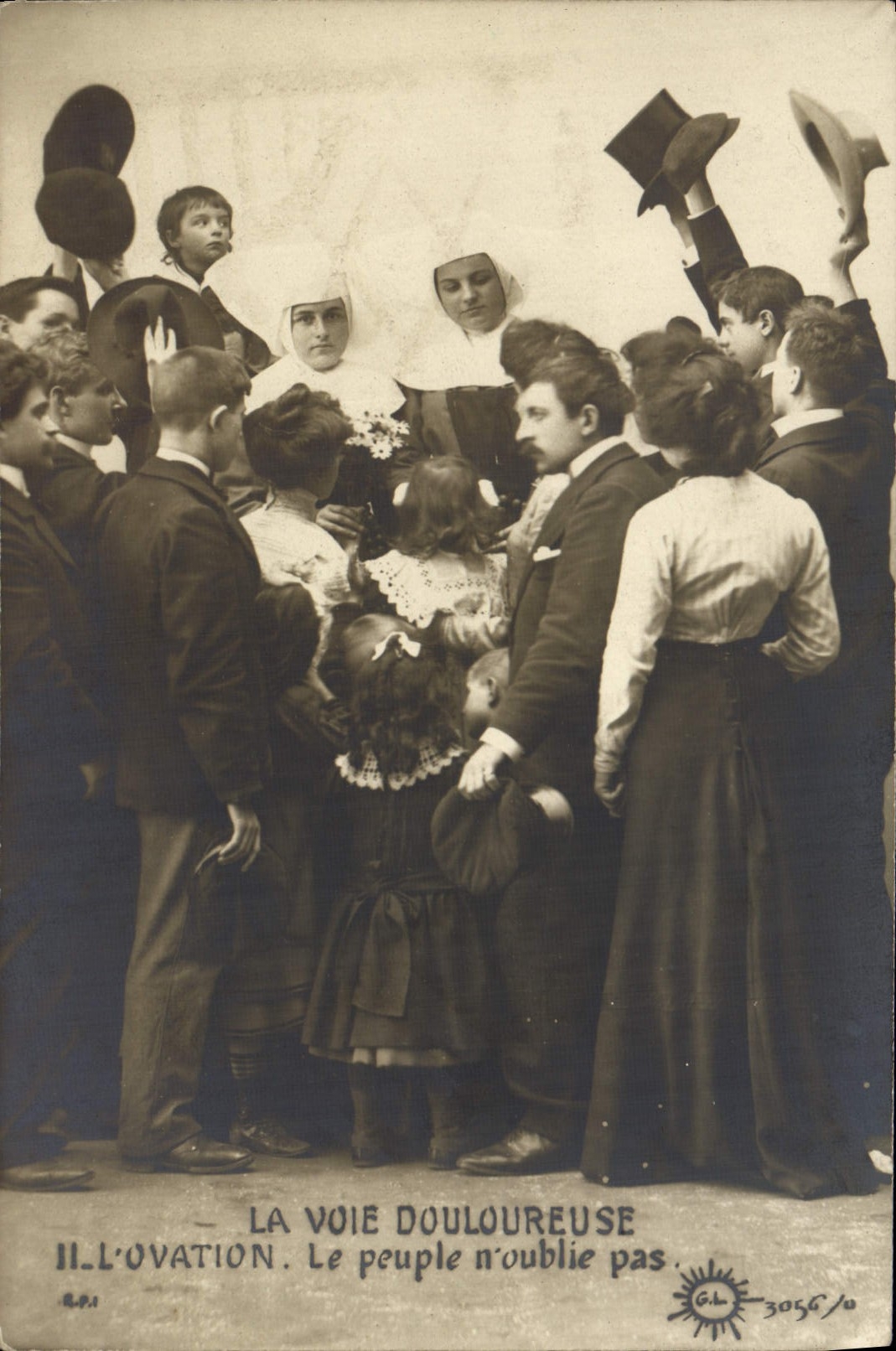 POSTAL de la VENDIMIA la ovación dolorosa de las monjas de la manera