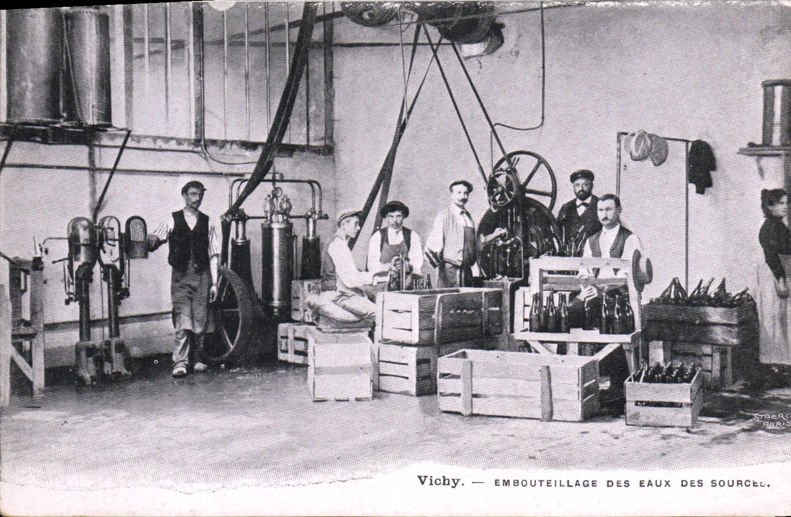 CPA Thermalisme Vichy Embouteillage des eaux des sources