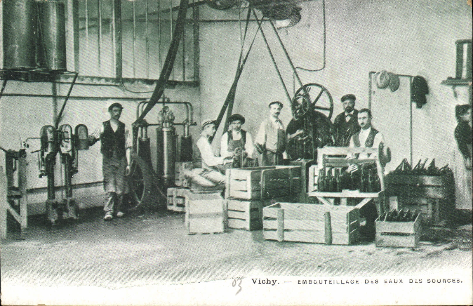 CPA Thermalisme Vichy Embouteillage des eaux des sources 