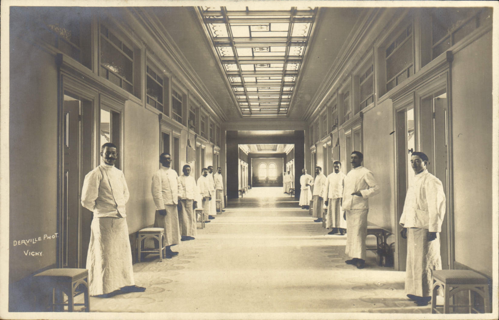 VINTAGE POSTCARD Vichy Hydrotherapy