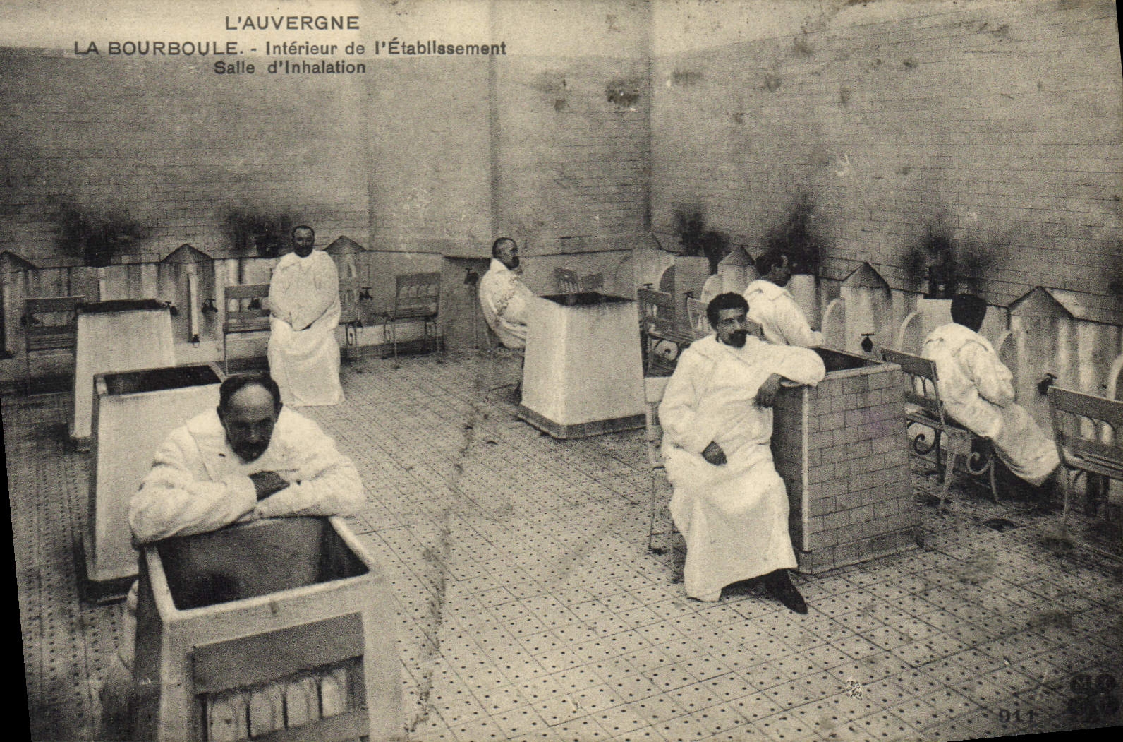VINTAGE POSTCARD Auvergne Hydrotherapy Interior Bourboule of the Room establishment of inhalation