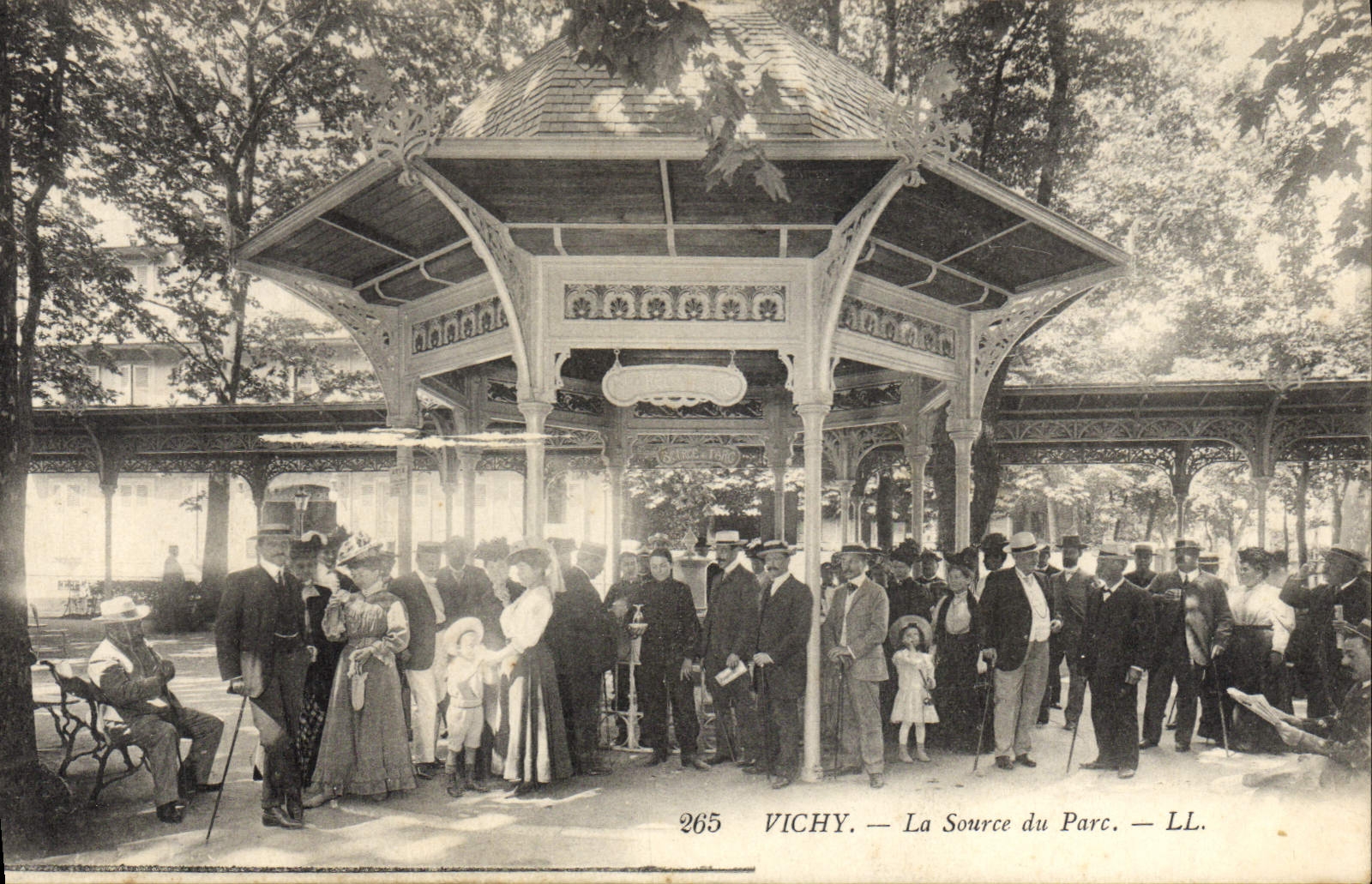 VINTAGE POSTCARD Vichy Hydrotherapy the source of the park