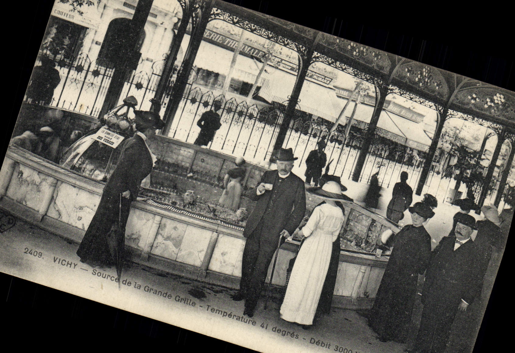 VINTAGE POSTCARD Hydrotherapy Vichy Source of the large grid