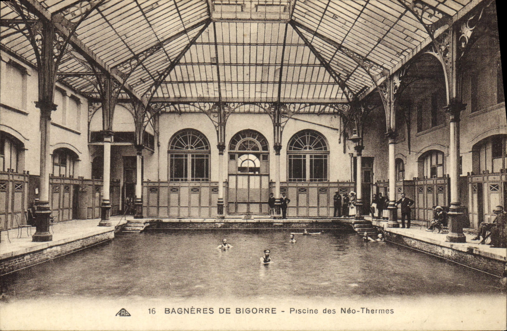 VINTAGE POSTCARD Hydrotherapy Bagnerres de Bigorre Swimming pool of the neo thermal baths