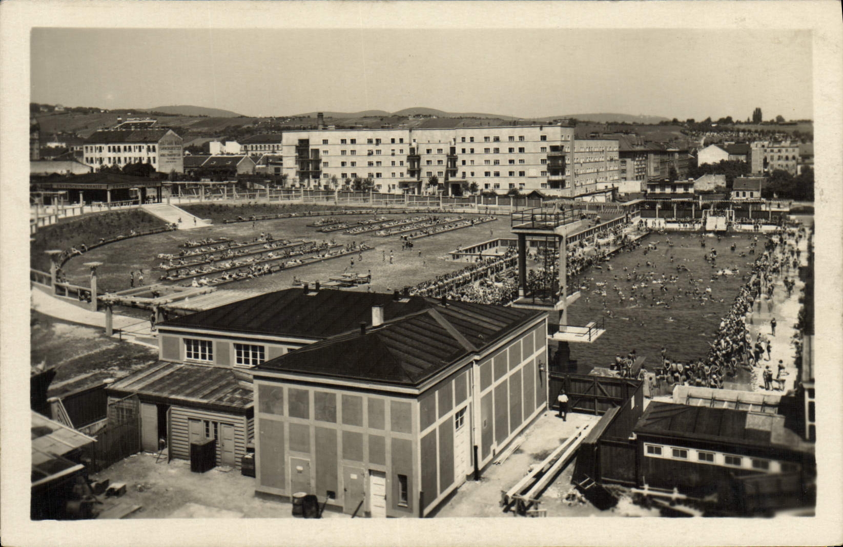 VINTAGE POSTCARD Wien Swimming