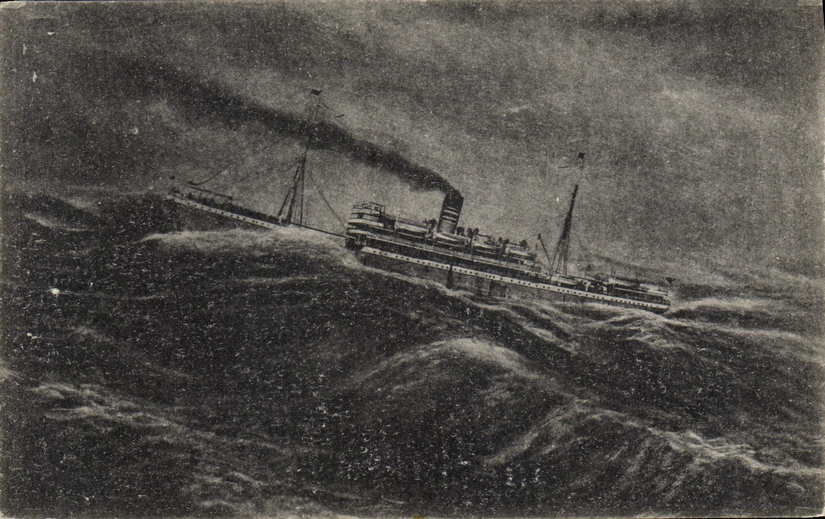 VINTAGE POSTCARD Boat Steamer