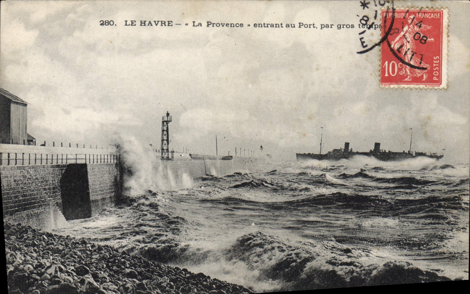 CPA Bateau Paquebot Le Havre La provence entrant au port par gros temps