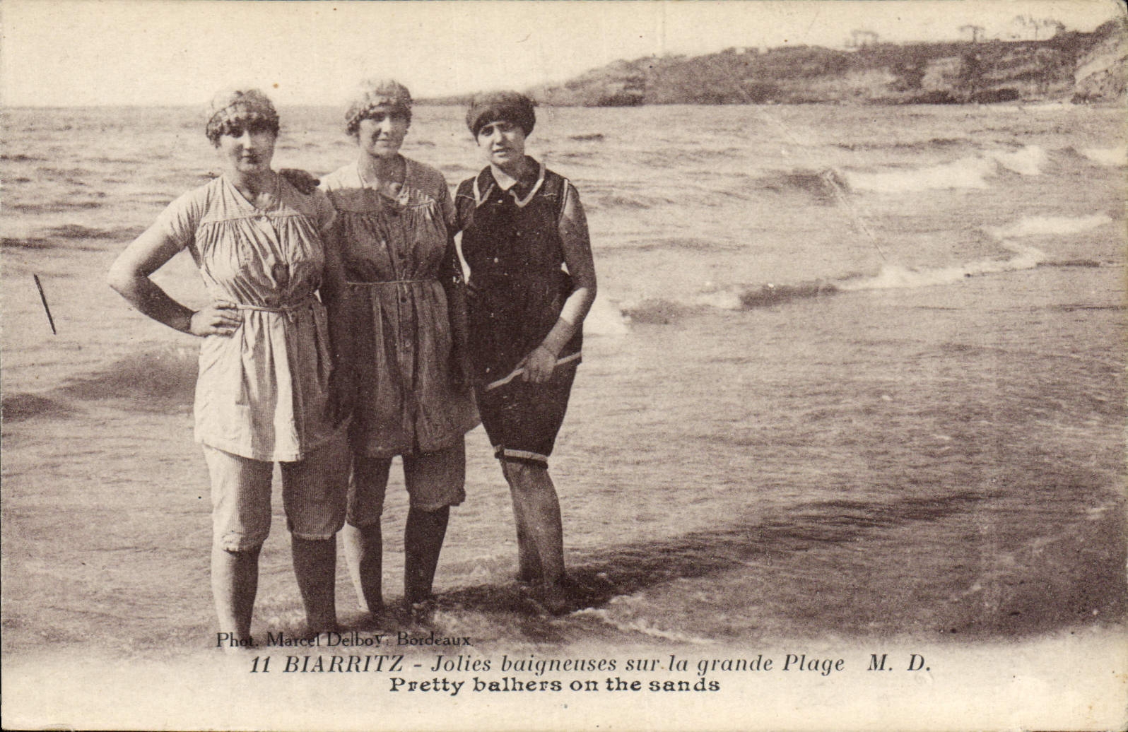 VINTAGE POSTCARD Woman Biarritz Bathing suit Pretty bathers on main beach