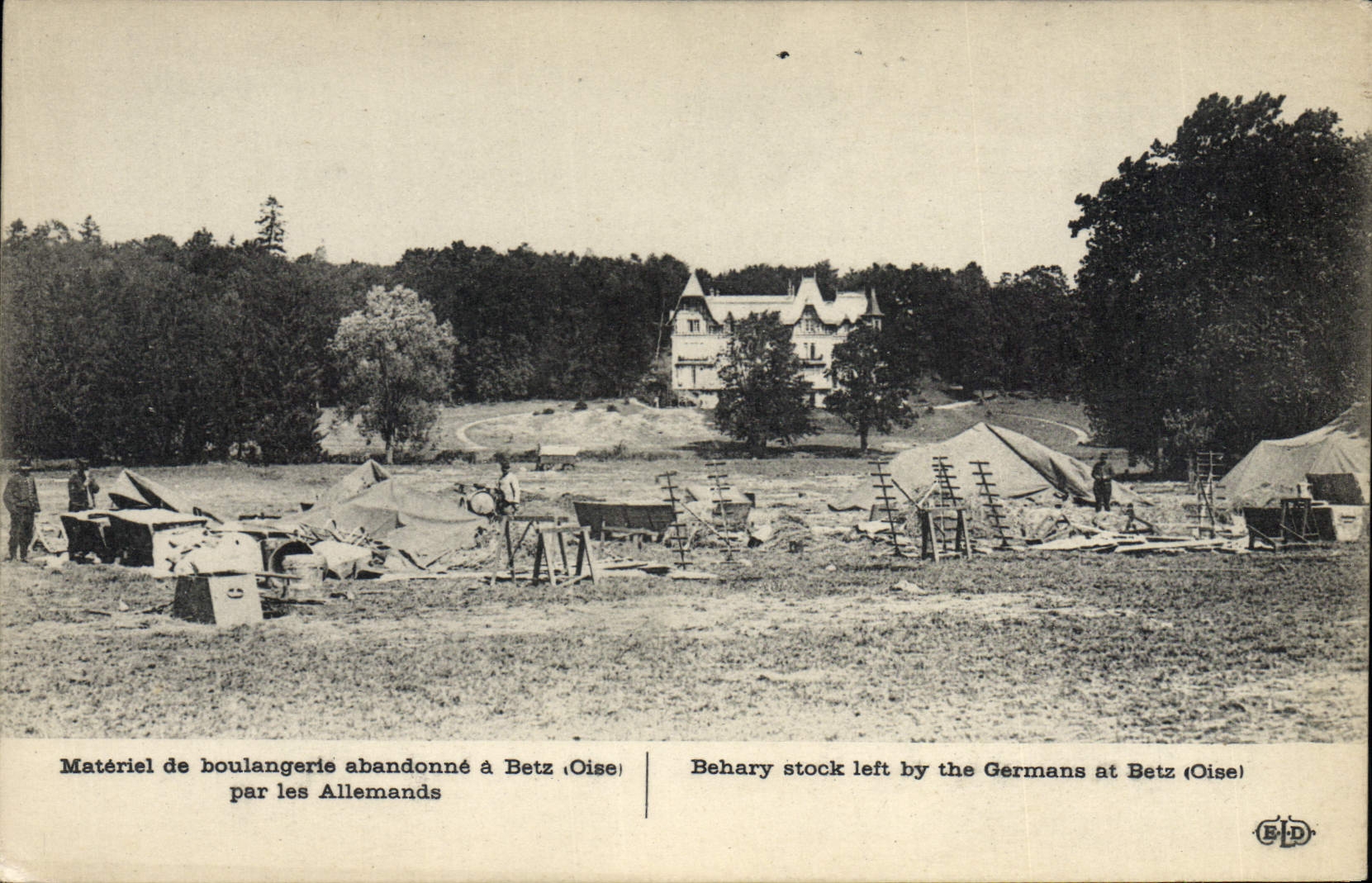 CPA Militaria Materiel de boulangerie abandonne a Betz par les Allemands 