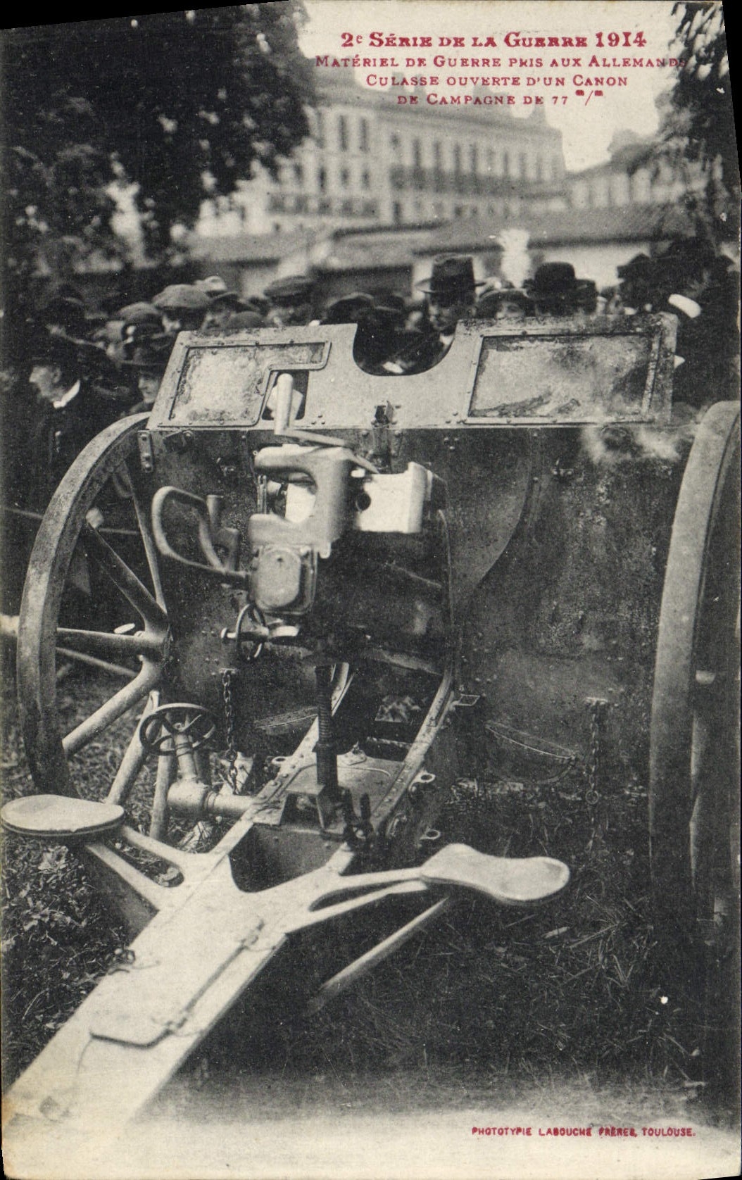 VINTAGE POSTCARD Militaria Weaponry taken to the Germans open Cylinder head of a field gun of 77