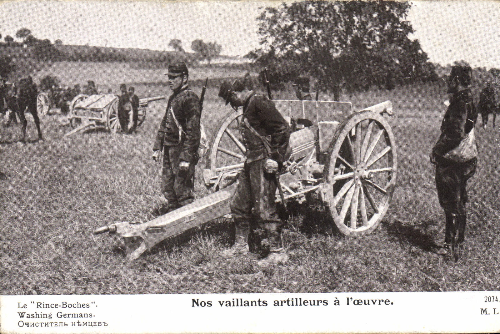 CPA Militaria Nos vaillants artilleurs a l'oeuvre Canon 