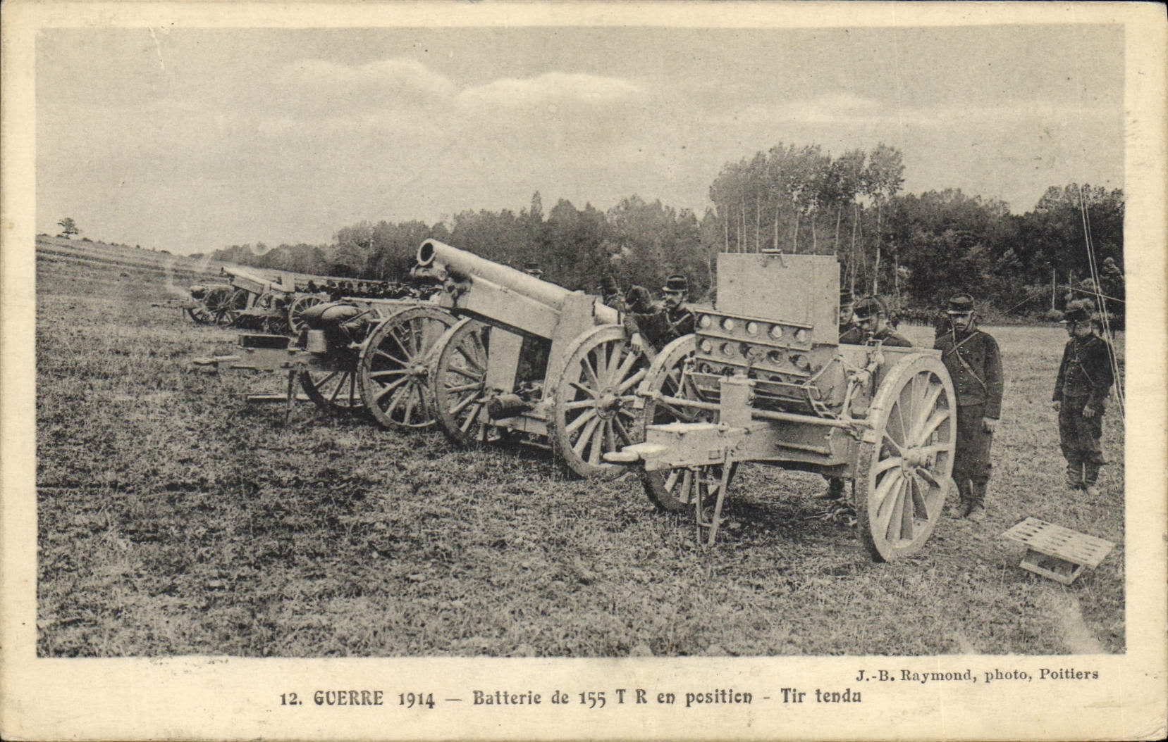 VINTAGE POSTCARD Militaria Battery of 155 TR in position tended Shooting