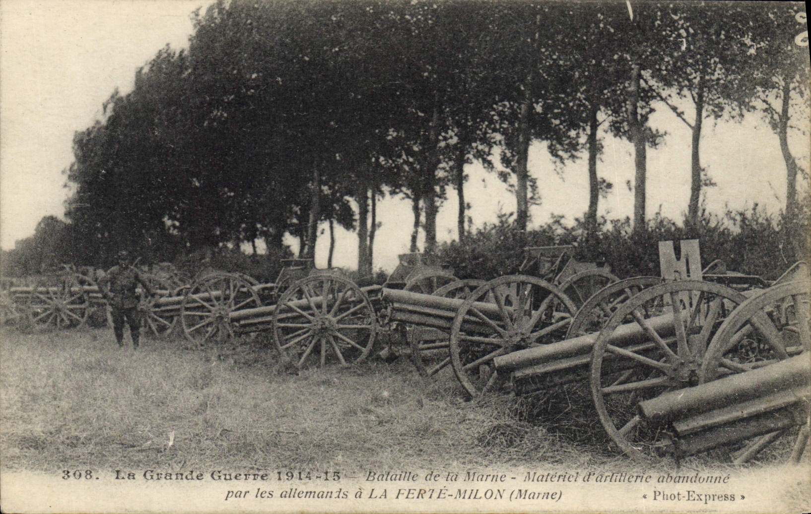 La POSTAL Militaria Bataille de la VENDIMIA del material de Marne de la artillería da para arriba por el alemán en Ferte millón