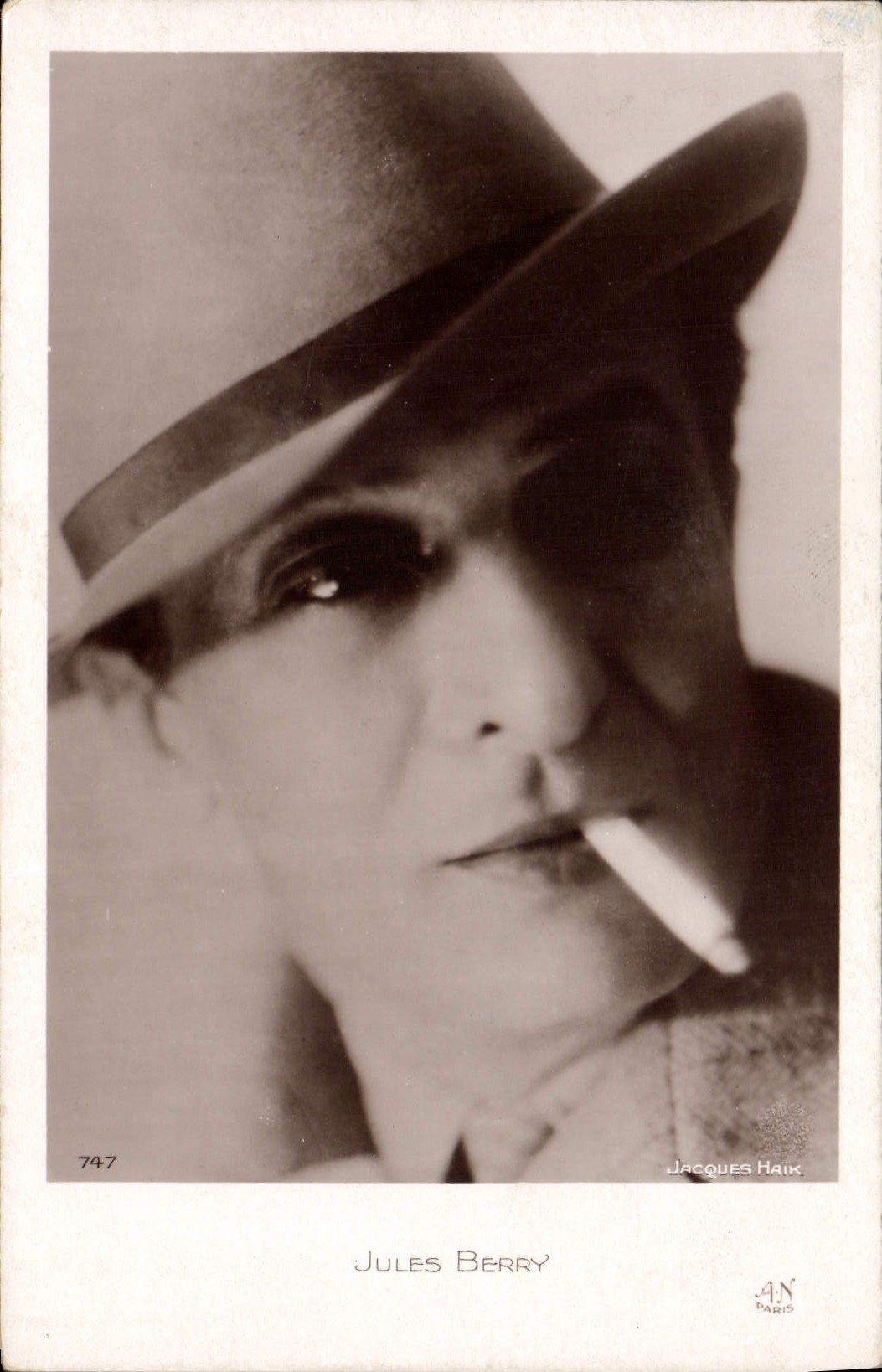 CPM Cinema Jules Berry Cigarette Tabac