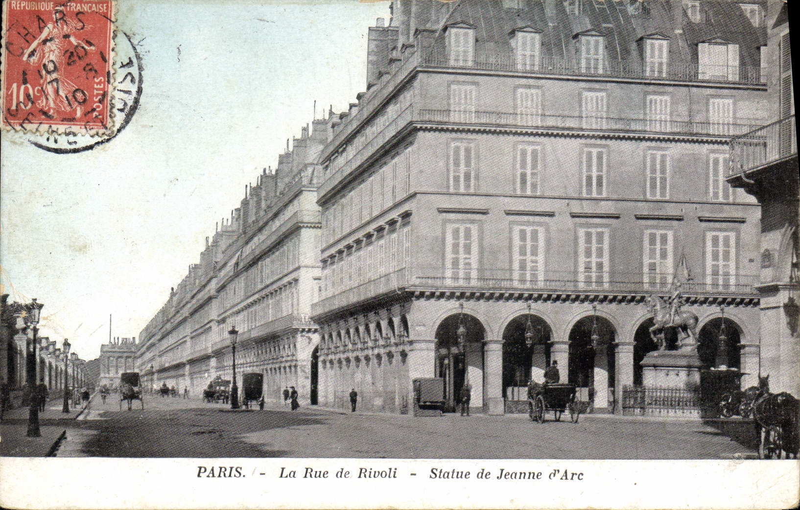 CPA Paris La Rue de Rivoli Statue de Jeanne d'Arc