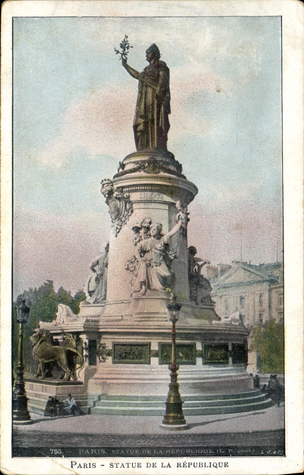 CPA Paris Statue De La Republique
