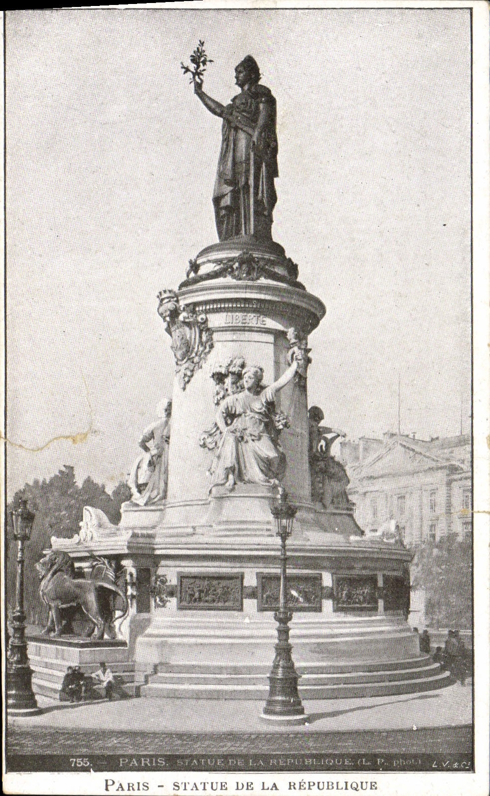 CPA Paris Statue De La Republique