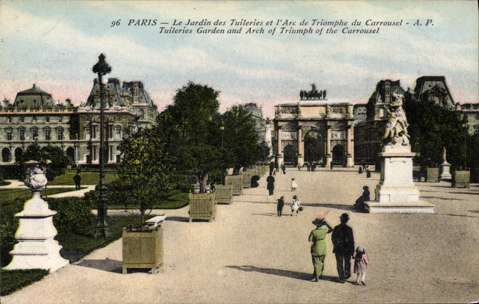 CPA Paris Le Jardin des Tuileres et L'Arc de Triomphe du Carrousel