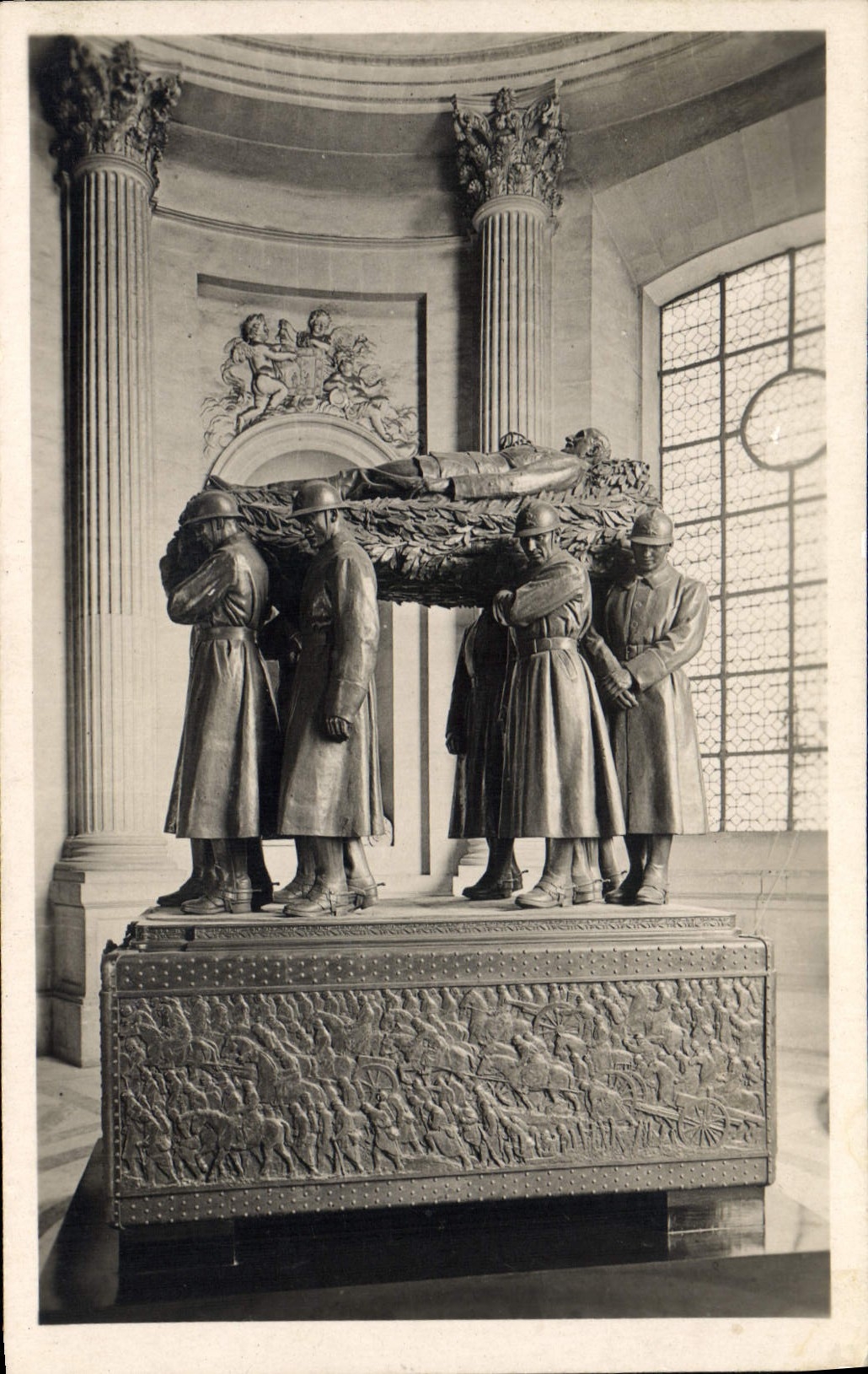 VINTAGE POSTCARD Paris Tomb