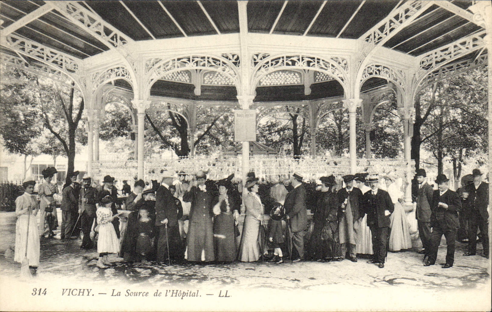 VINTAGE POSTCARD Vichy Hydrotherapy the source of the hospital