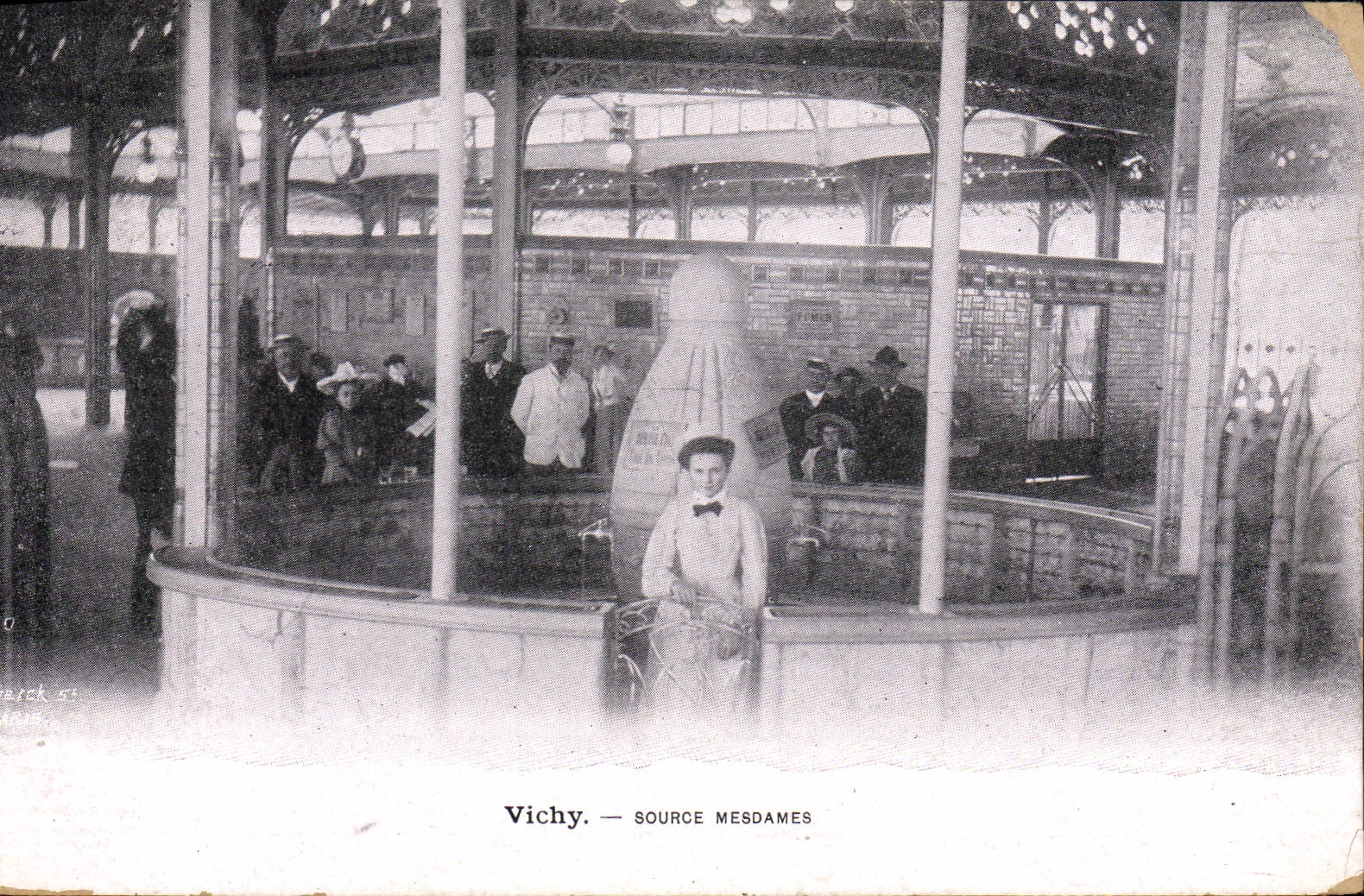 CPA Thermalisme Vichy Source Mesdames