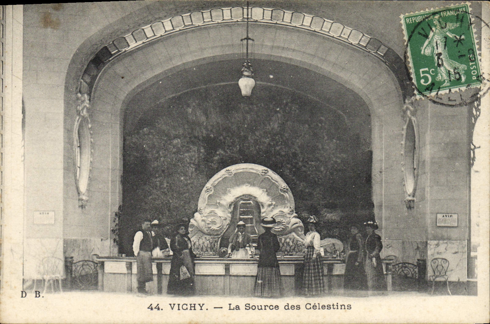 CPA Thermalisme Vichy La source des Celestins 