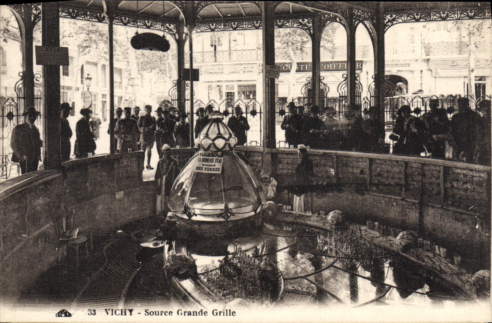 CPA Thermalisme Vichy Source Grande grille