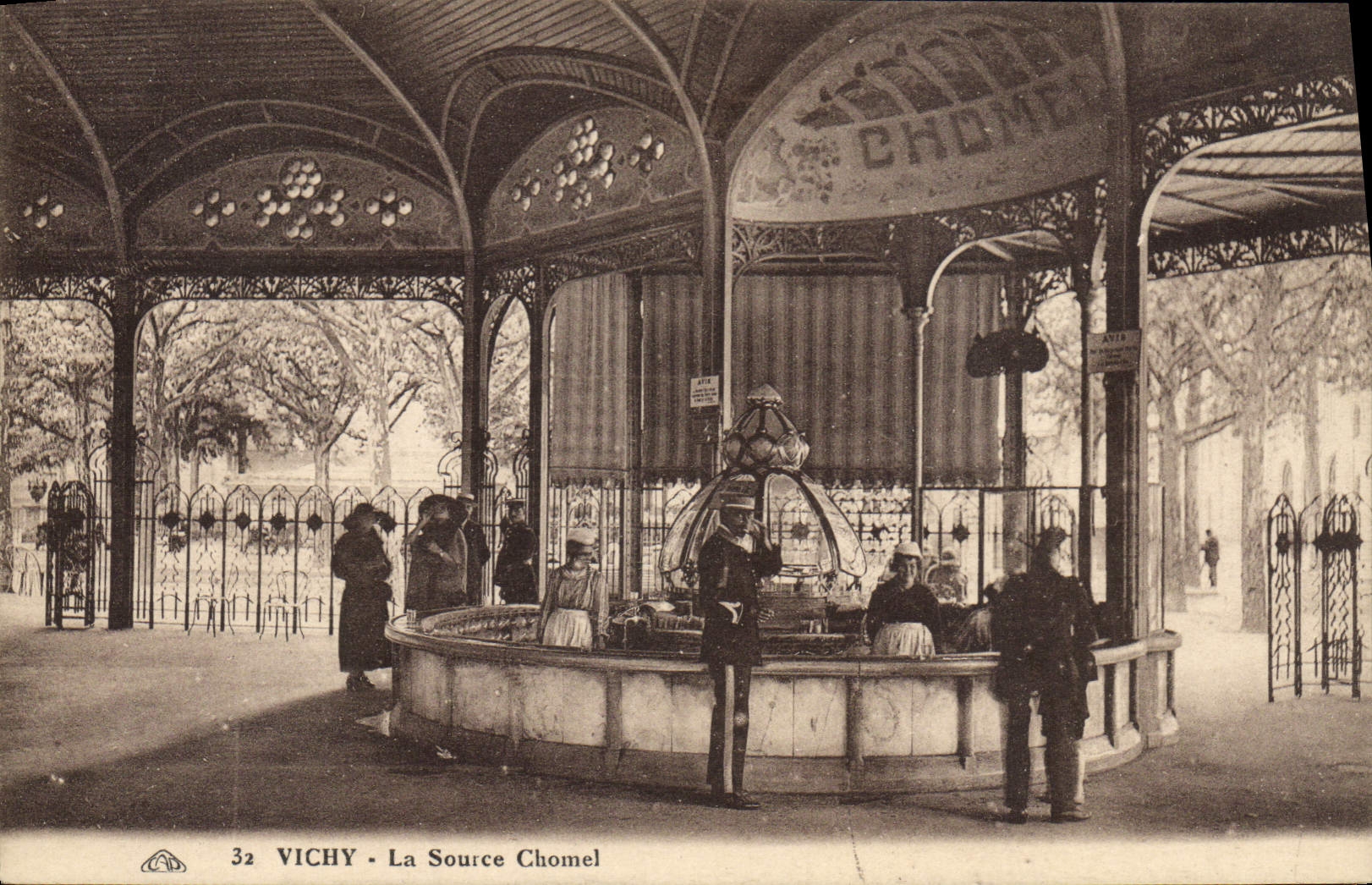 CPA Thermalisme Vichy La source chomel