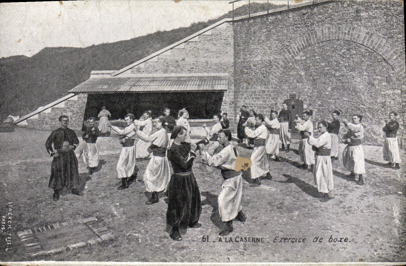 CPA Boxe A la caserne