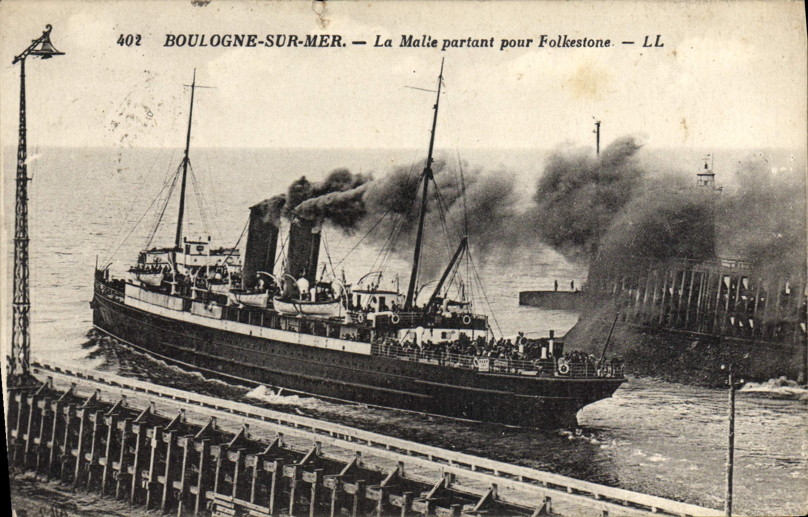 CPA Bateau Paquebot Boulogne sur Mer La Malle partant pour Folkestone