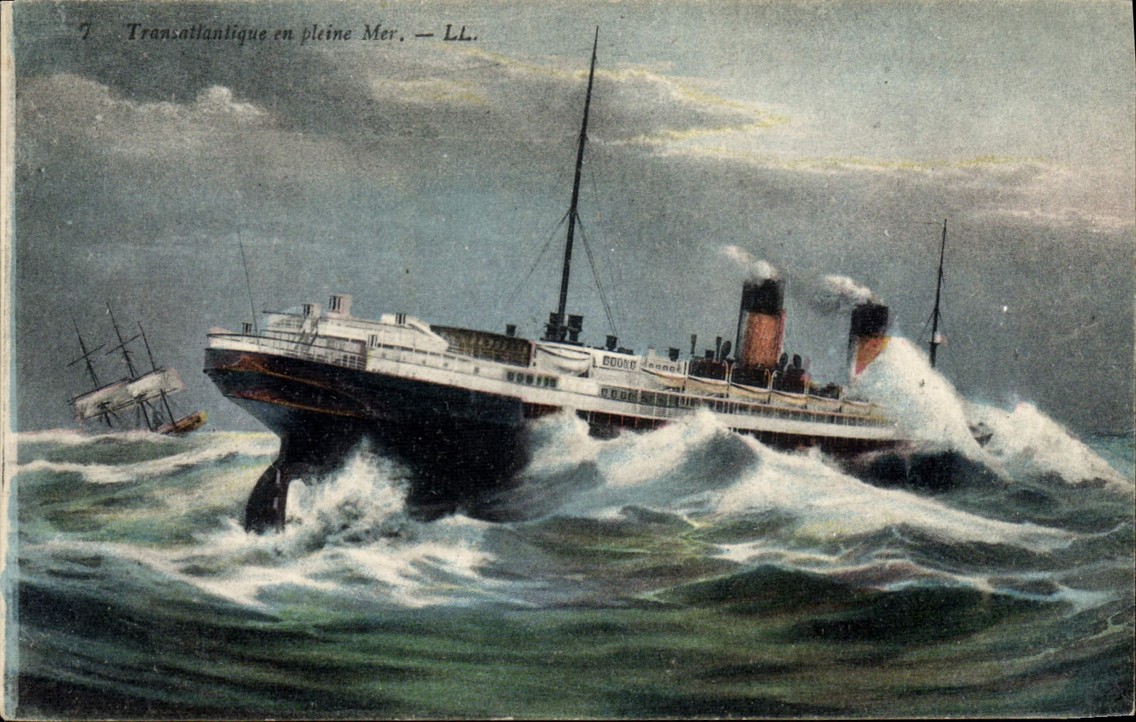 CPA Bateau Paquebot Transatlantique en plein mer