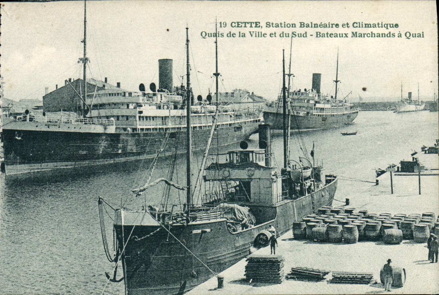 El barco de la POSTAL de la VENDIMIA este balneario y muelles climáticos de la ciudad y de los barcos comerciales del sur tiene muelle