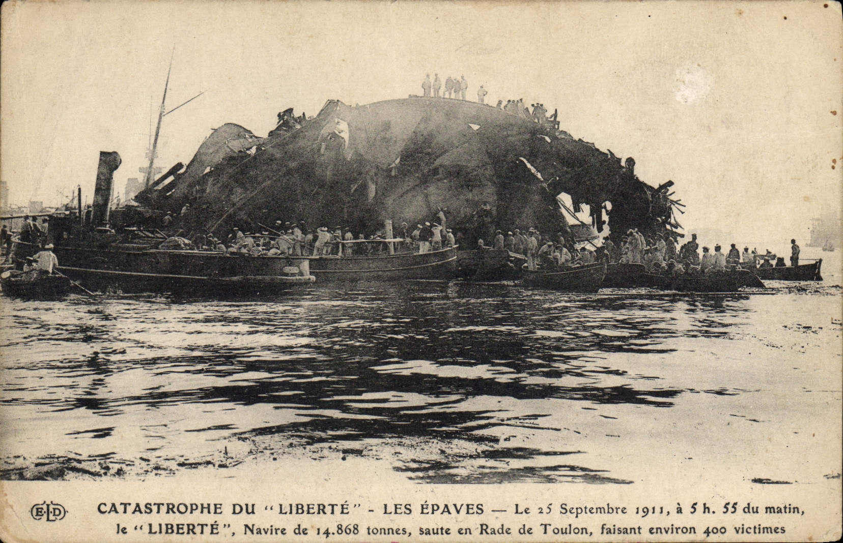 VINTAGE POSTCARD Boat War Catastrophe of Freedom wrecks