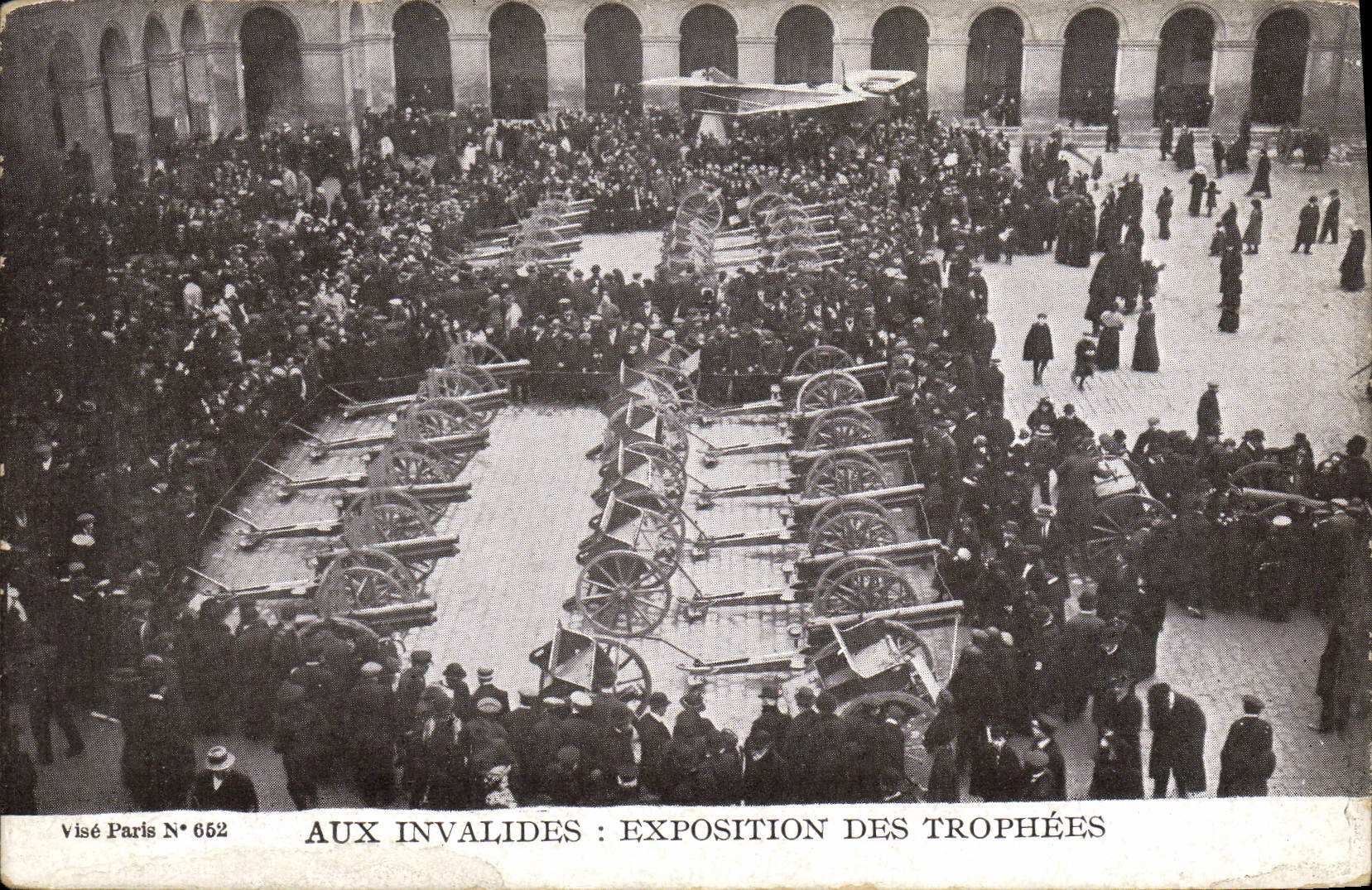 POSTAL Militaria París de la VENDIMIA con la feria de Invalids del plano de los trofeos