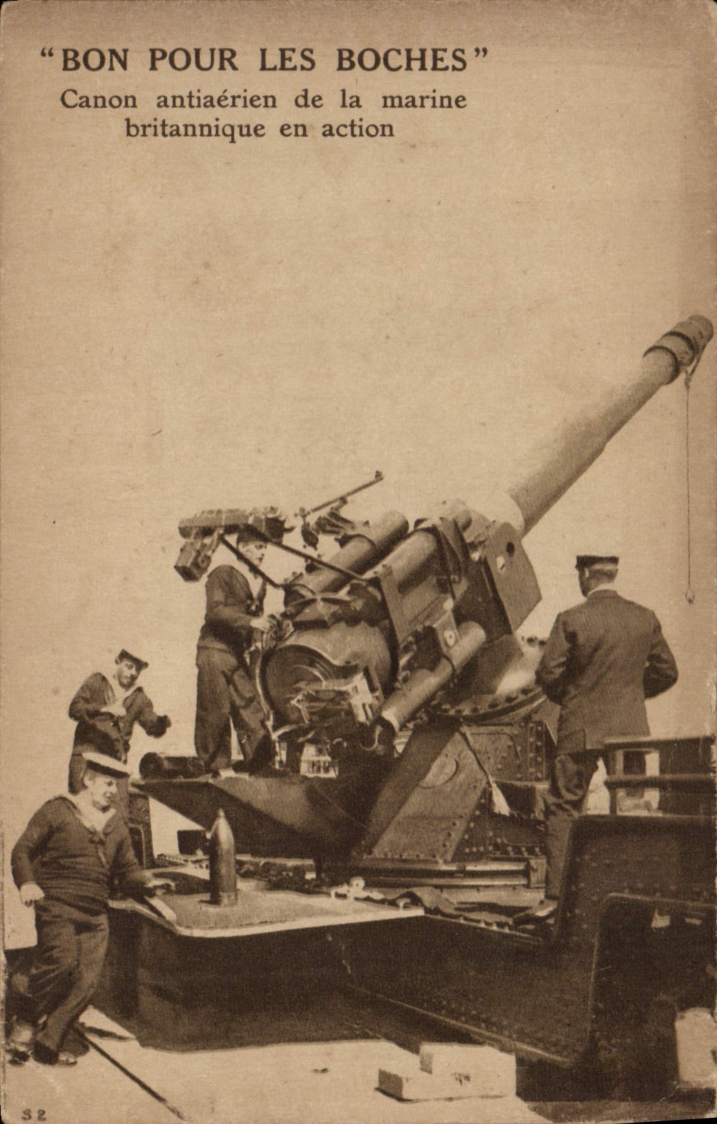 POSTAL buen Militaria de la VENDIMIA para el arma antiaéreo de Boches del infante de marina británico en la acción