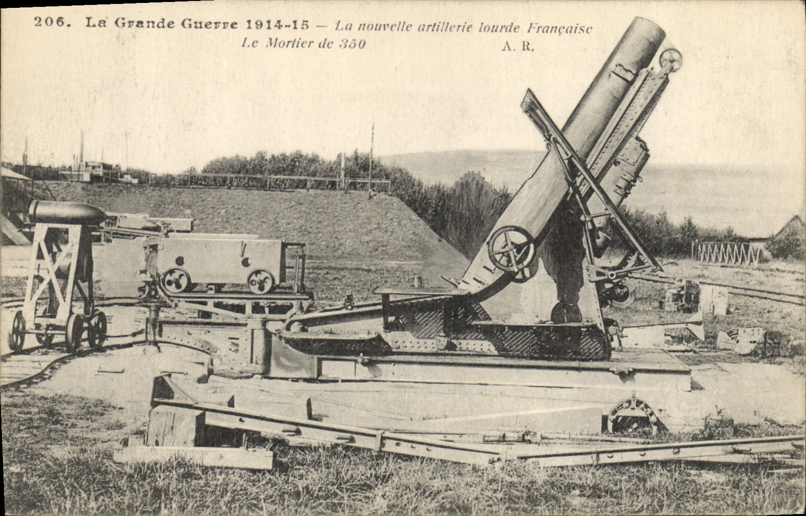 CPA Militaria La nouvelle artillerie lourde francaise Le mortier de 350