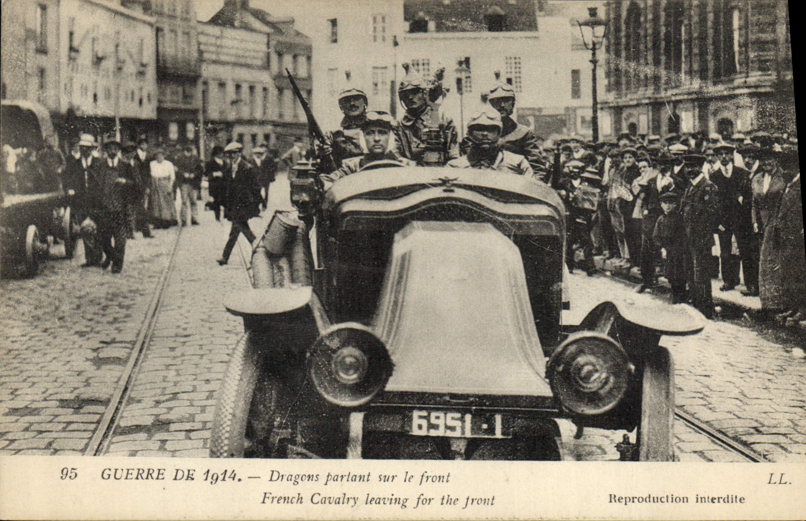 VINTAGE POSTCARD Militaria Dragons leaving on the Automobile face