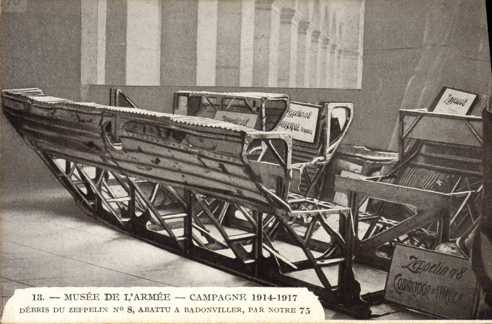 CPA Militaria Paris Musee de l'armee Debris du zeppelin n°8 abattu a Badonviller par notre 75