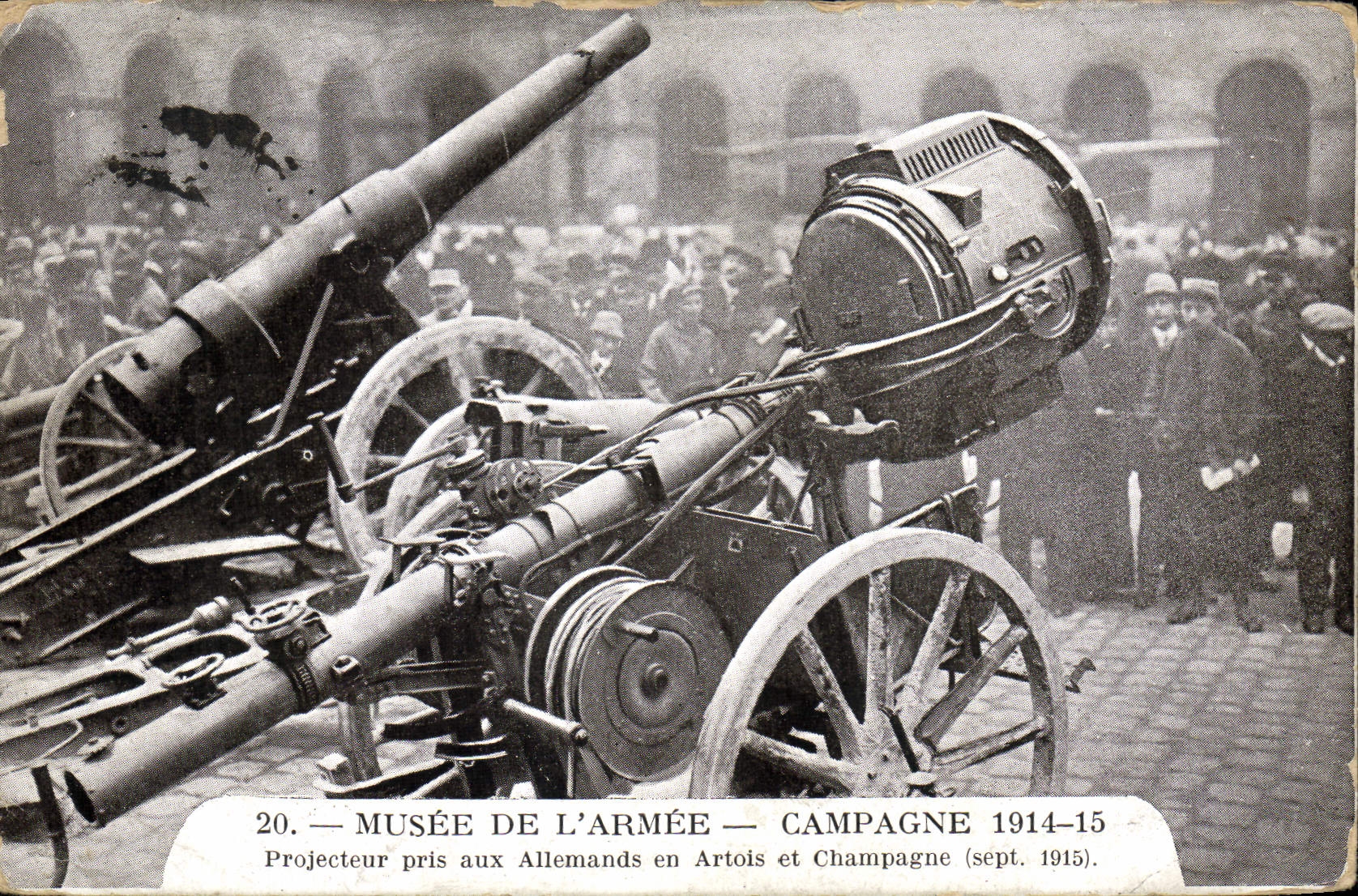 CPA Militaria Paris Musee de l'armee Projecteur pris aux Allemands en Artois et Champagne 