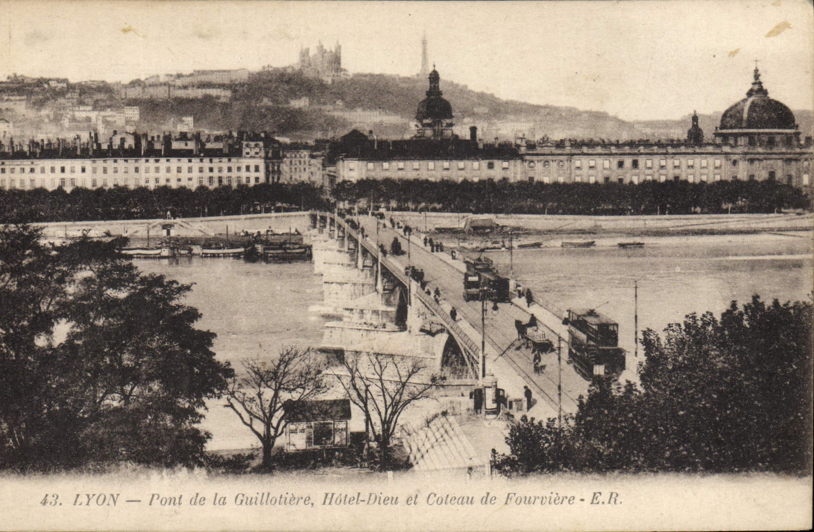 CPA Lyon Pont De La Guillotiere Hotel Dieu Et Coteau De Fourviere Tramway