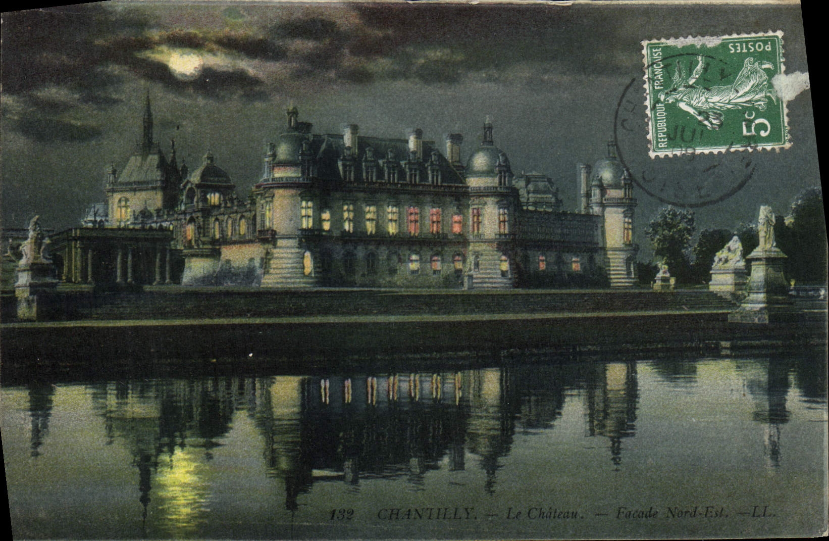 La POSTAL Chantilly de la VENDIMIA el ataque frontal norteño del castillo es
