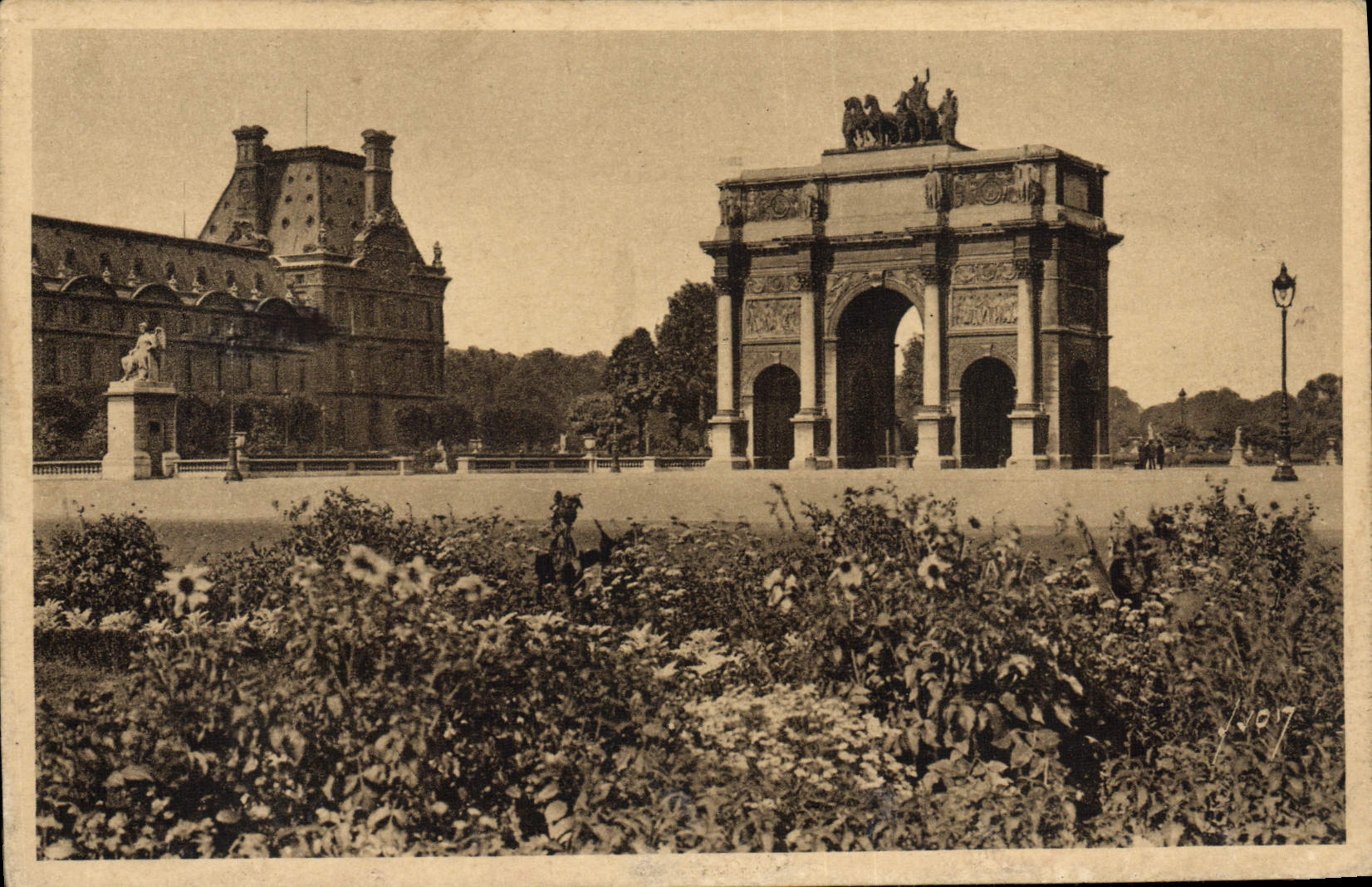 CPA Paris En Flanant Place du Carrousel