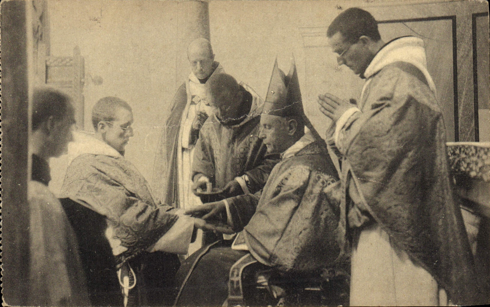 CPA La pretrise Onction des mains de l'Ordinand