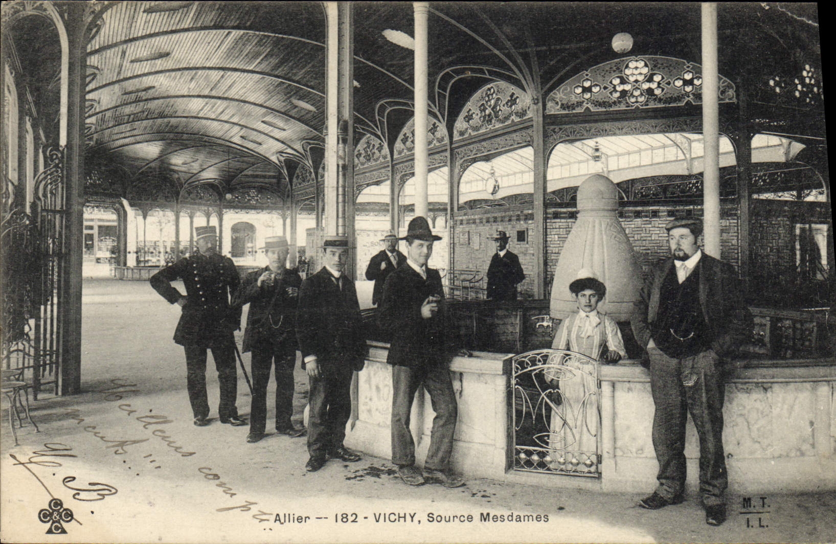 CPA Thermalisme Vichy Source Mesdames