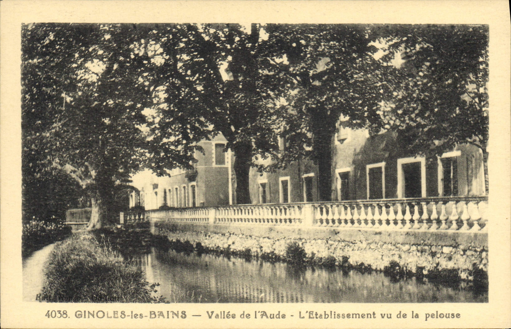 VINTAGE POSTCARD Ginoles Hydrotherapy Les Bains Valley De I' Aude Establishment Seen Of the Lawn