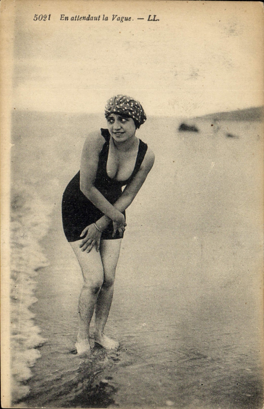 VINTAGE POSTCARD Woman Bathing suit While waiting for the wave